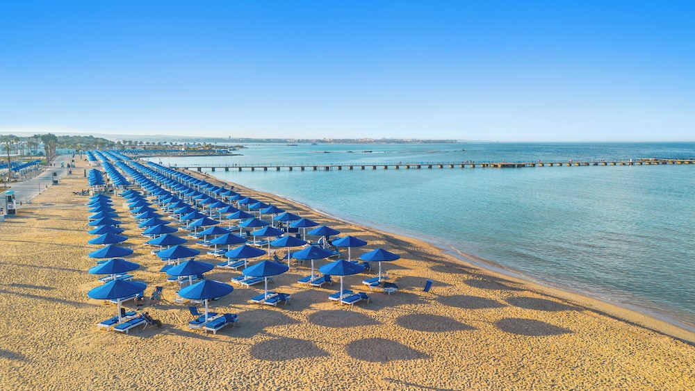 Albatros Makadi Resort — Beach in Makadi Bay, Red Sea