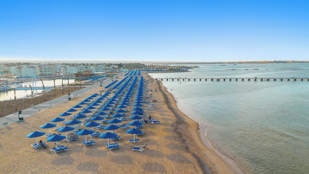 Albatros Makadi Resort — Beach in Makadi Bay, Red Sea