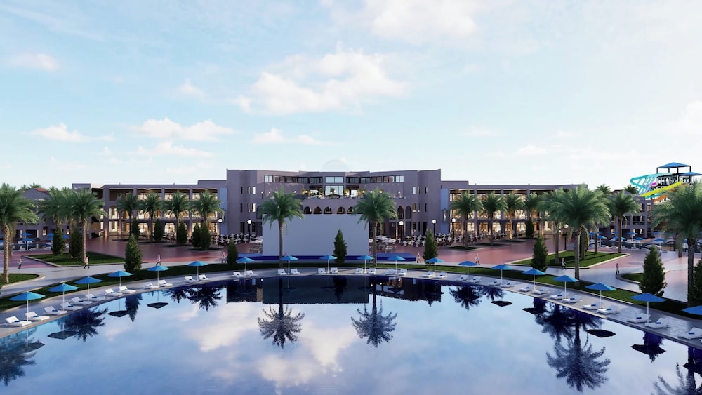 Albatros Makadi Resort — Hotel building in Makadi Bay, Red Sea