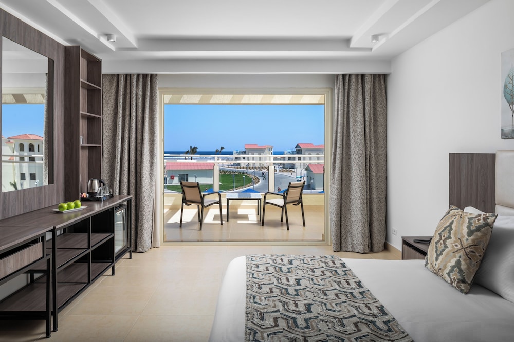 Albatros Makadi Resort — Hotel rooms in Makadi Bay, Red Sea