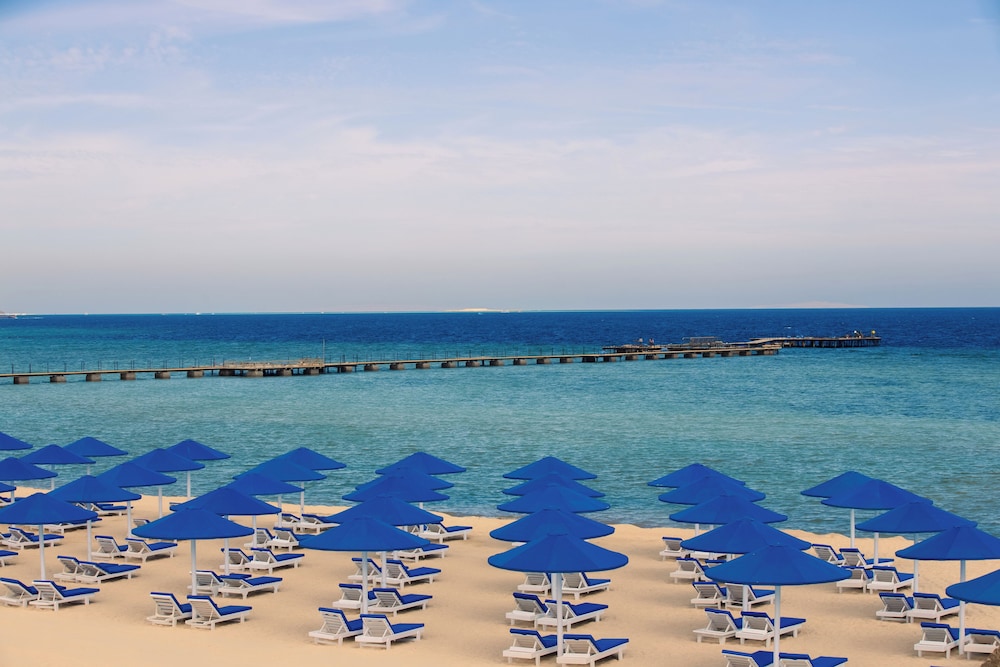 Albatros Makadi Resort — Beach in Makadi Bay, Red Sea