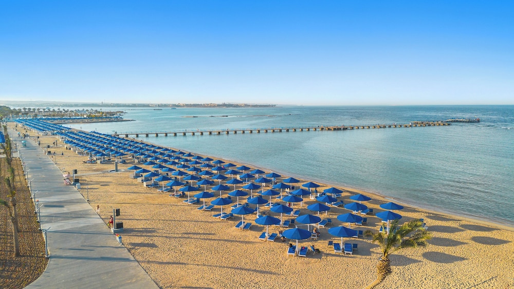 Albatros Makadi Resort — Beach in Makadi Bay, Red Sea