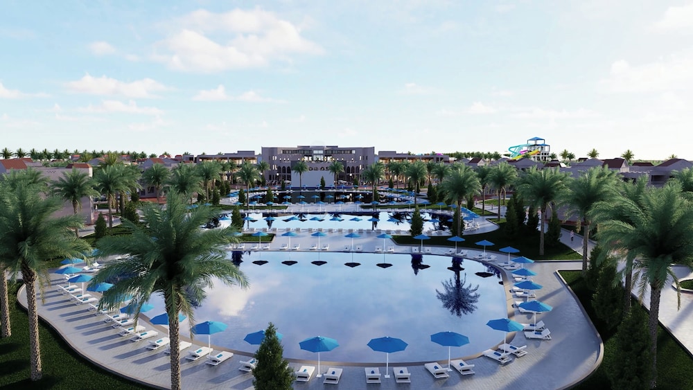 Albatros Makadi Resort — Swimming pool in Makadi Bay, Red Sea