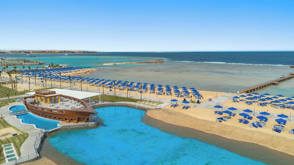 Albatros Makadi Resort — Beach in Makadi Bay, Red Sea