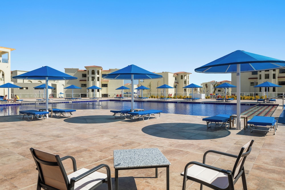 Albatros Makadi Resort — Swimming pool in Makadi Bay, Red Sea