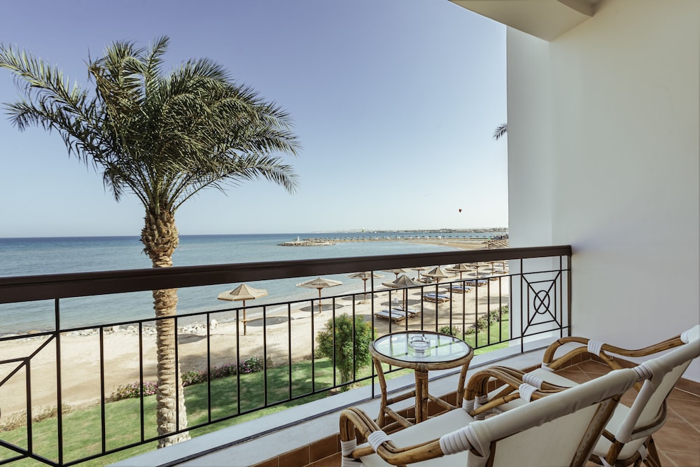 SUNRISE Alma Bay Resort — Beach in Hurghada, Red Sea