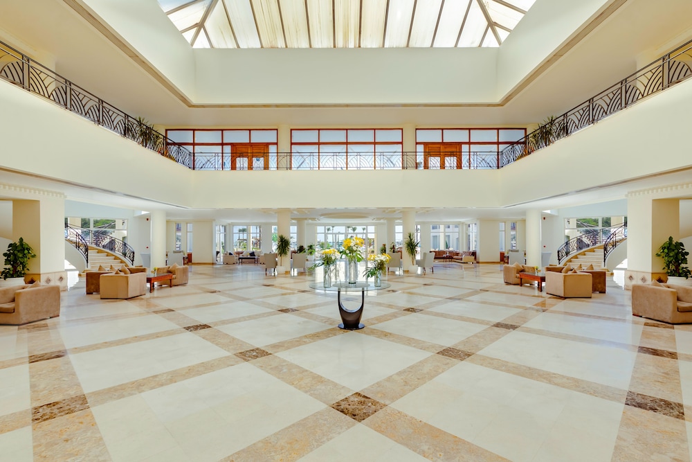 SUNRISE Alma Bay Resort — Hotel building in Hurghada, Red Sea