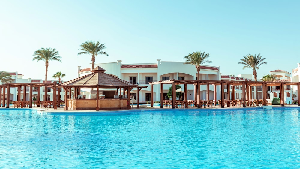 SUNRISE Alma Bay Resort — Swimming pool in Hurghada, Red Sea