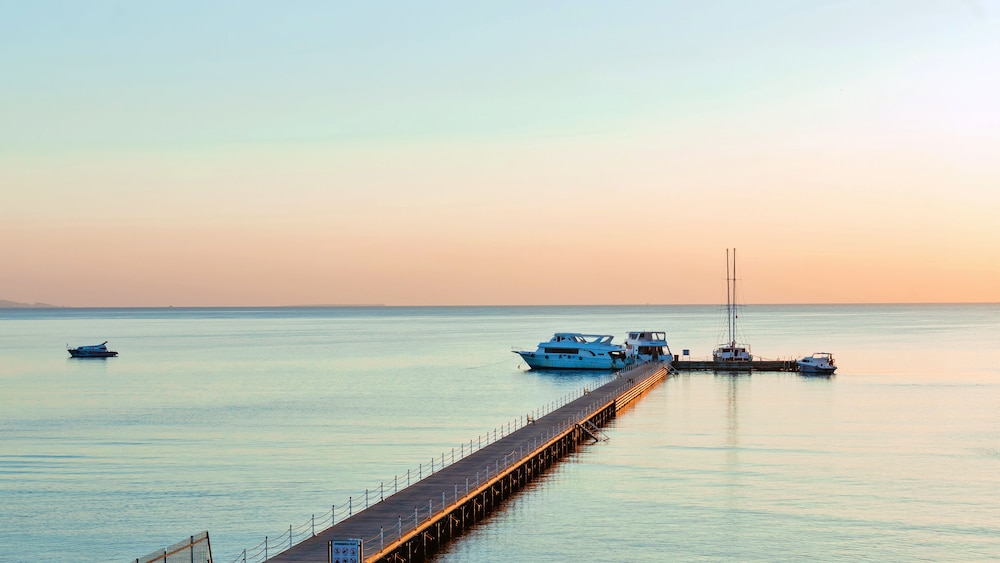 SUNRISE Alma Bay Resort — Beach in Hurghada, Red Sea