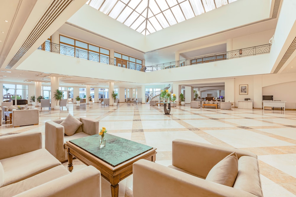 SUNRISE Alma Bay Resort — Hotel building in Hurghada, Red Sea