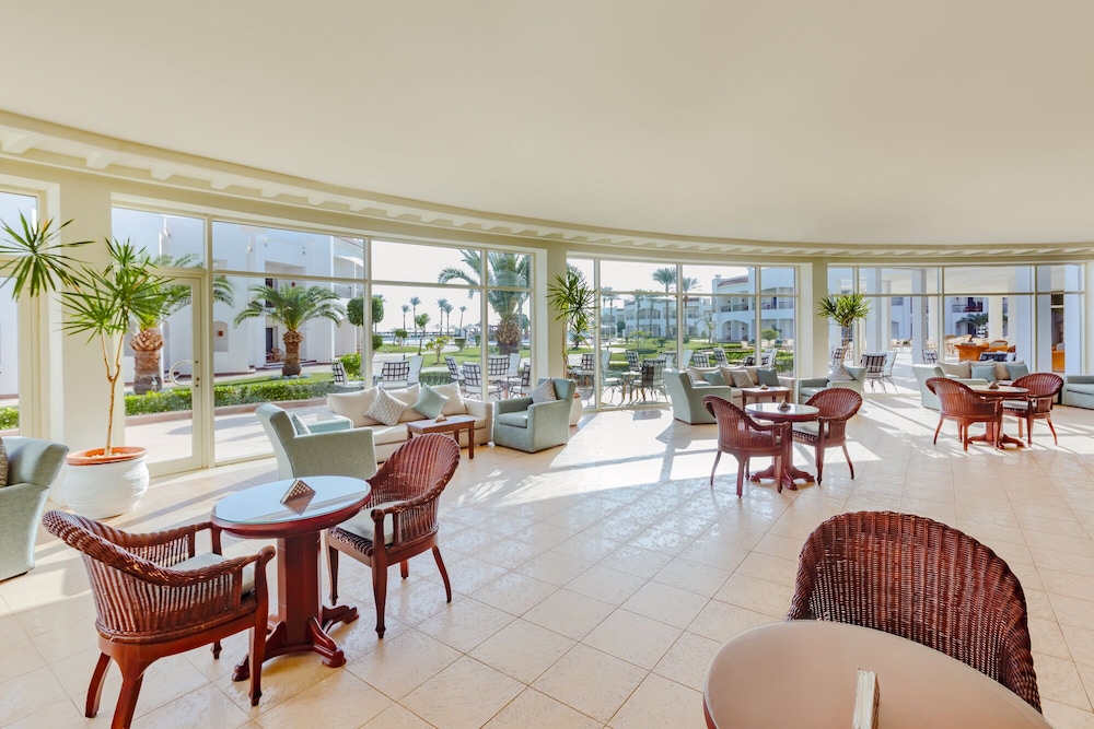 SUNRISE Alma Bay Resort — Hotel building in Hurghada, Red Sea
