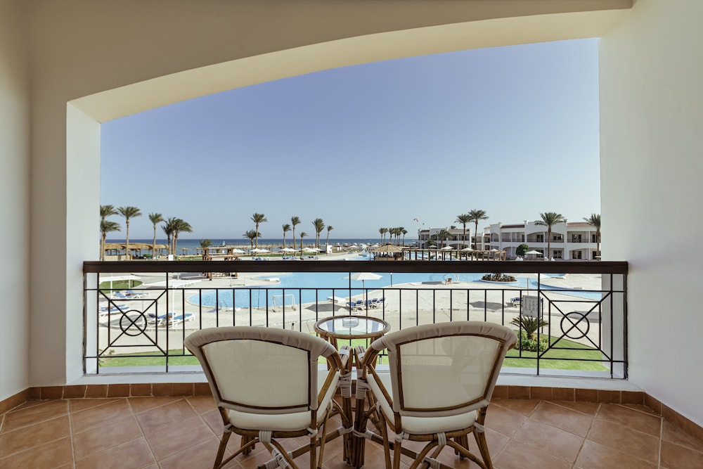 SUNRISE Alma Bay Resort — Swimming pool in Hurghada, Red Sea