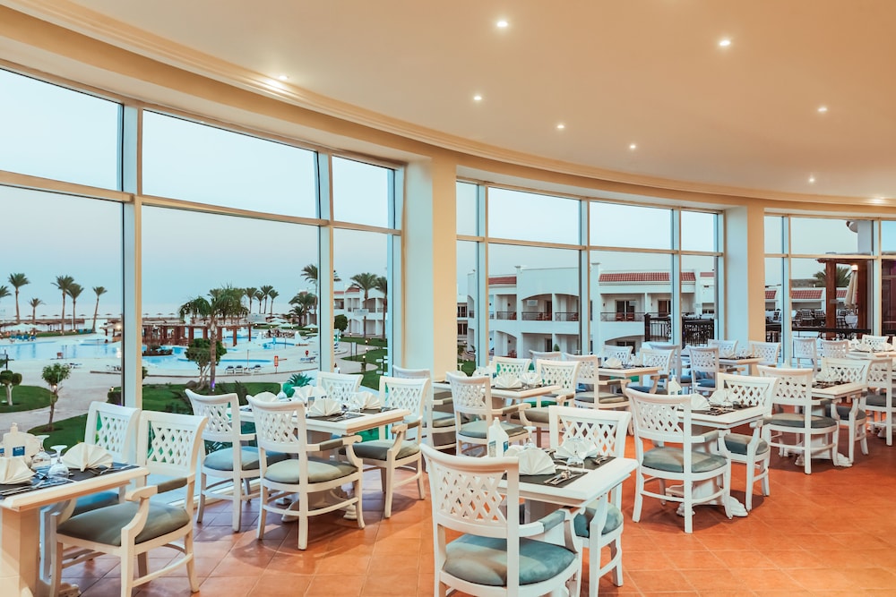 SUNRISE Alma Bay Resort — Restaurant & bars in Hurghada, Red Sea