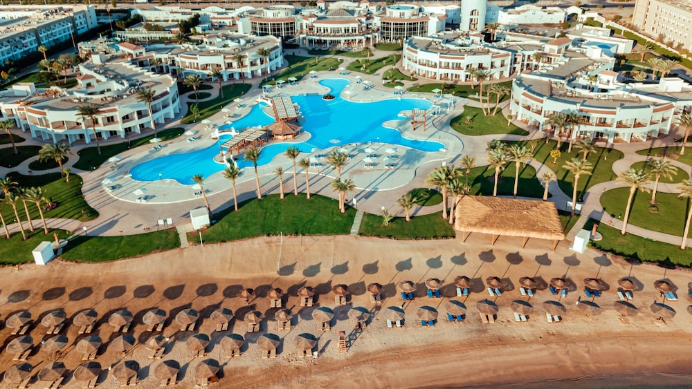SUNRISE Alma Bay Resort — Beach in Hurghada, Red Sea