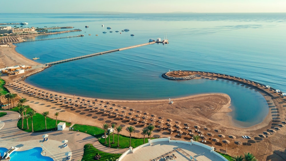 SUNRISE Alma Bay Resort — Beach in Hurghada, Red Sea