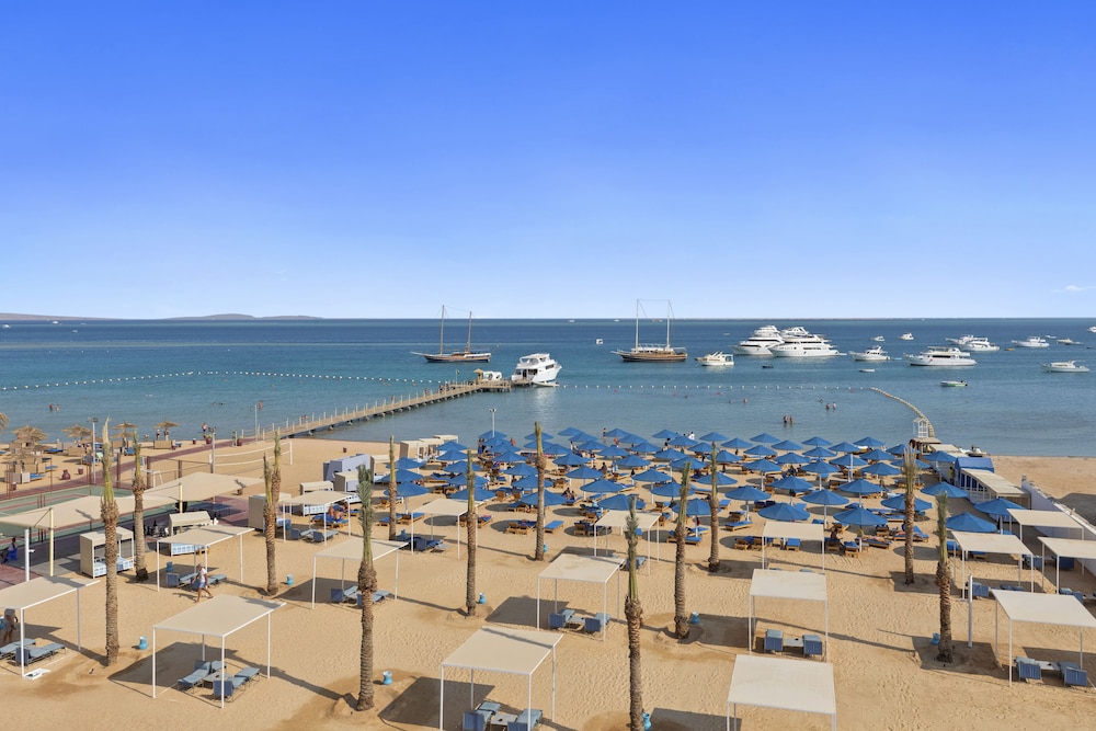 Pickalbatros Blu Spa Resort -Adults Friendly 16 Years Plus -Couples Only- Ultra All-Inclusive — Beach in Hurghada, Red Sea