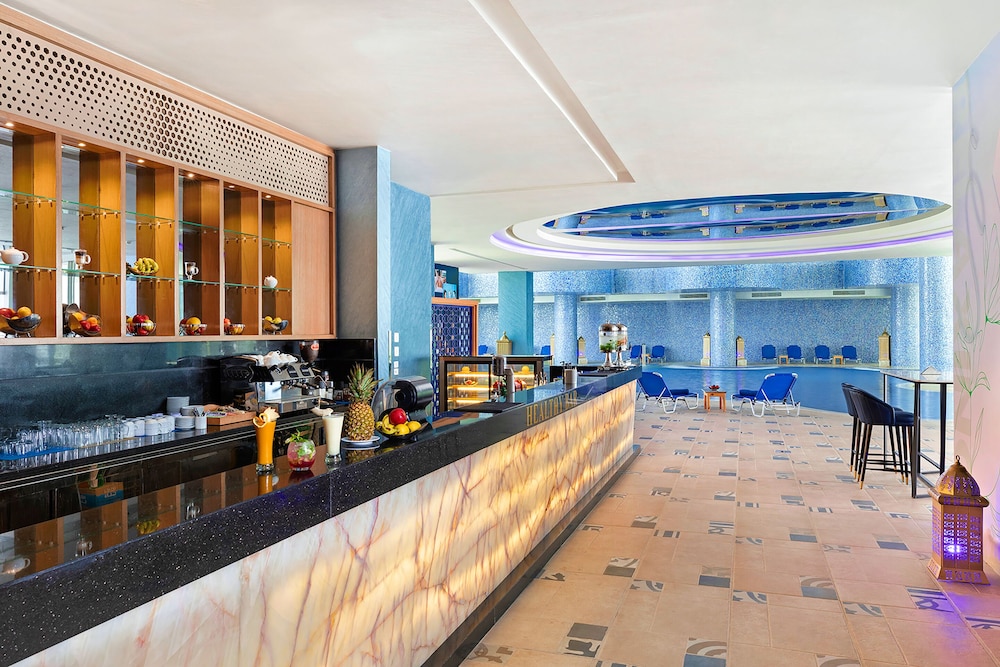 Pickalbatros Blu Spa Resort -Adults Friendly 16 Years Plus -Couples Only- Ultra All-Inclusive — Restaurant & bars in Hurghada, Red Sea