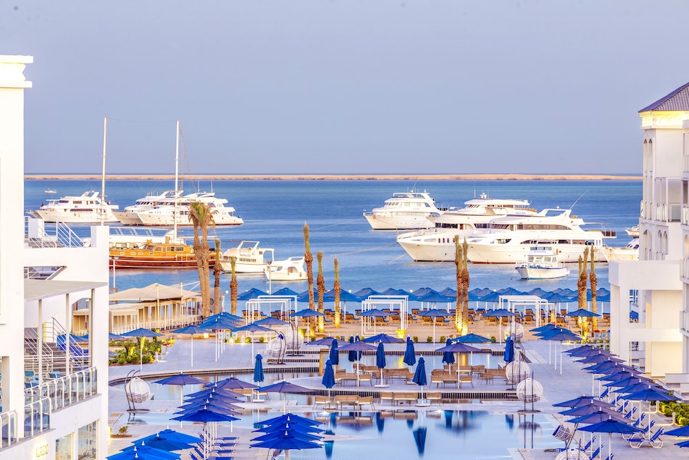 Pickalbatros Blu Spa Resort -Adults Friendly 16 Years Plus -Couples Only- Ultra All-Inclusive — Swimming pool in Hurghada, Red Sea