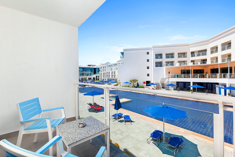 Pickalbatros Blu Spa Resort -Adults Friendly 16 Years Plus -Couples Only- Ultra All-Inclusive — Swimming pool in Hurghada, Red Sea