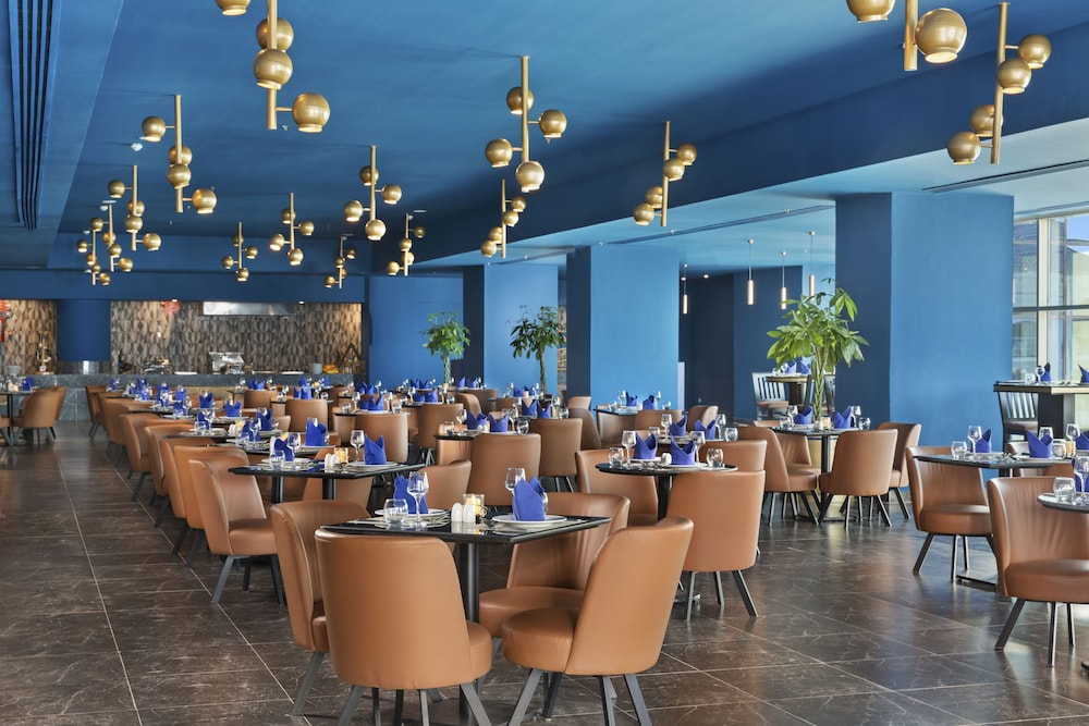 Pickalbatros Blu Spa Resort -Adults Friendly 16 Years Plus -Couples Only- Ultra All-Inclusive — Restaurant & bars in Hurghada, Red Sea