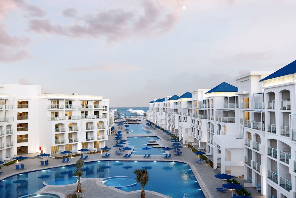 Pickalbatros Blu Spa Resort -Adults Friendly 16 Years Plus -Couples Only- Ultra All-Inclusive — Swimming pool in Hurghada, Red Sea