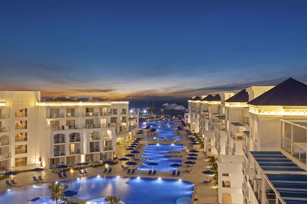 Pickalbatros Blu Spa Resort -Adults Friendly 16 Years Plus -Couples Only- Ultra All-Inclusive — Swimming pool in Hurghada, Red Sea