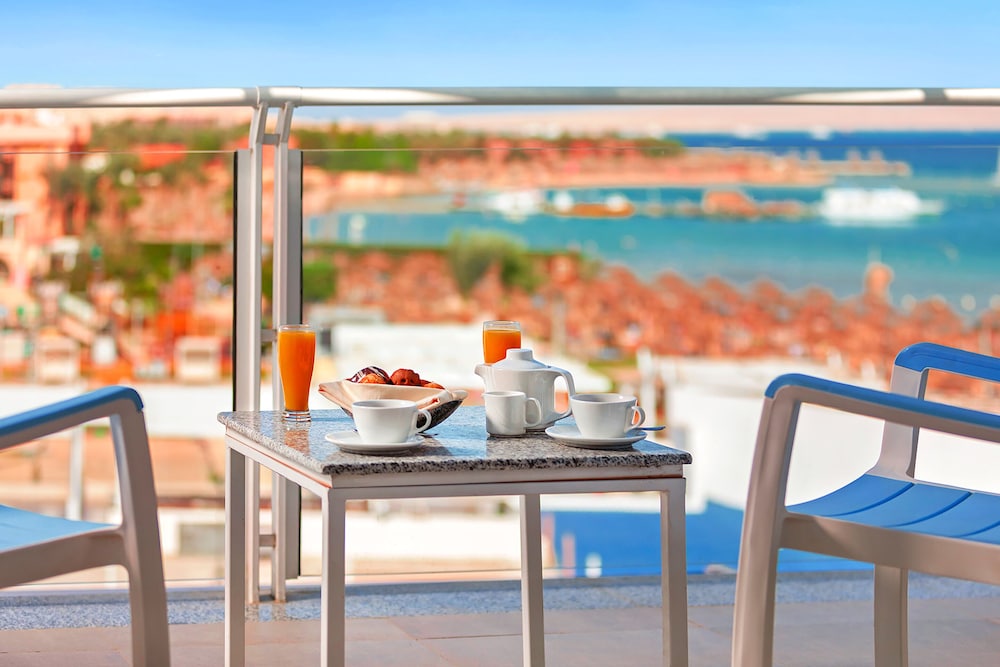 Pickalbatros Blu Spa Resort -Adults Friendly 16 Years Plus -Couples Only- Ultra All-Inclusive — Hotel rooms in Hurghada, Red Sea