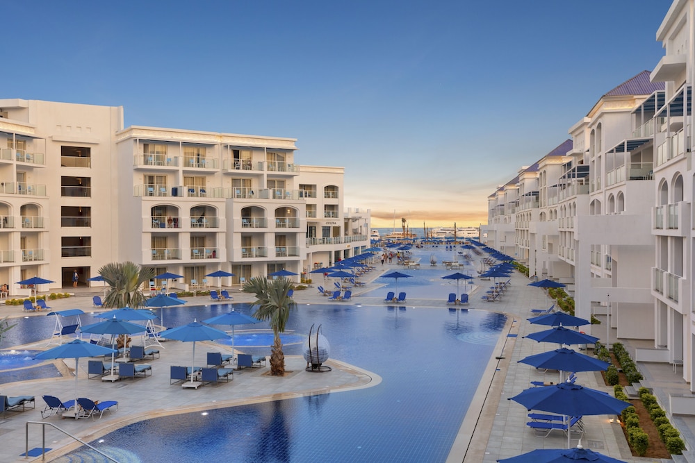 Pickalbatros Blu Spa Resort -Adults Friendly 16 Years Plus -Couples Only- Ultra All-Inclusive — Swimming pool in Hurghada, Red Sea