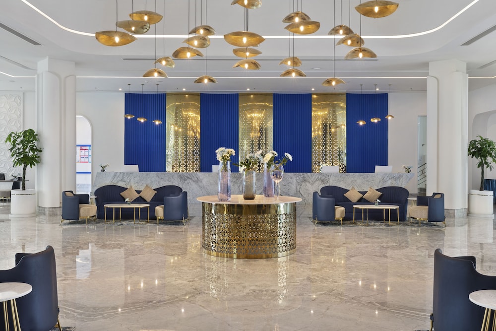 Pickalbatros Blu Spa Resort -Adults Friendly 16 Years Plus -Couples Only- Ultra All-Inclusive — Hotel building in Hurghada, Red Sea