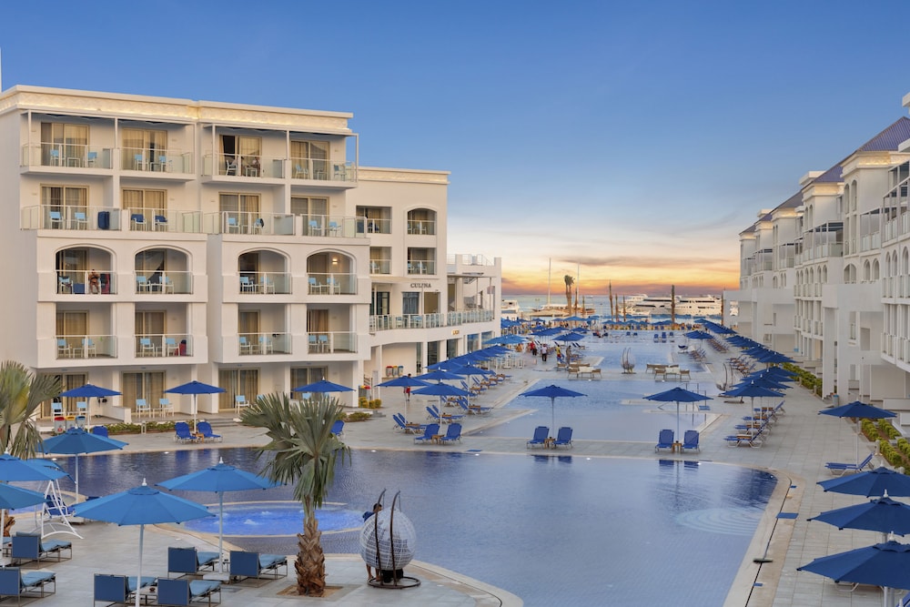 Pickalbatros Blu Spa Resort -Adults Friendly 16 Years Plus -Couples Only- Ultra All-Inclusive — Swimming pool in Hurghada, Red Sea