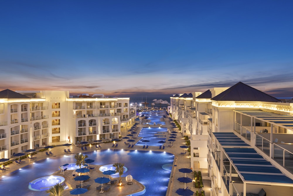 Pickalbatros Blu Spa Resort -Adults Friendly 16 Years Plus -Couples Only- Ultra All-Inclusive — Swimming pool in Hurghada, Red Sea