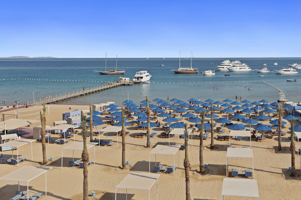 Pickalbatros Blu Spa Resort -Adults Friendly 16 Years Plus -Couples Only- Ultra All-Inclusive — Beach in Hurghada, Red Sea