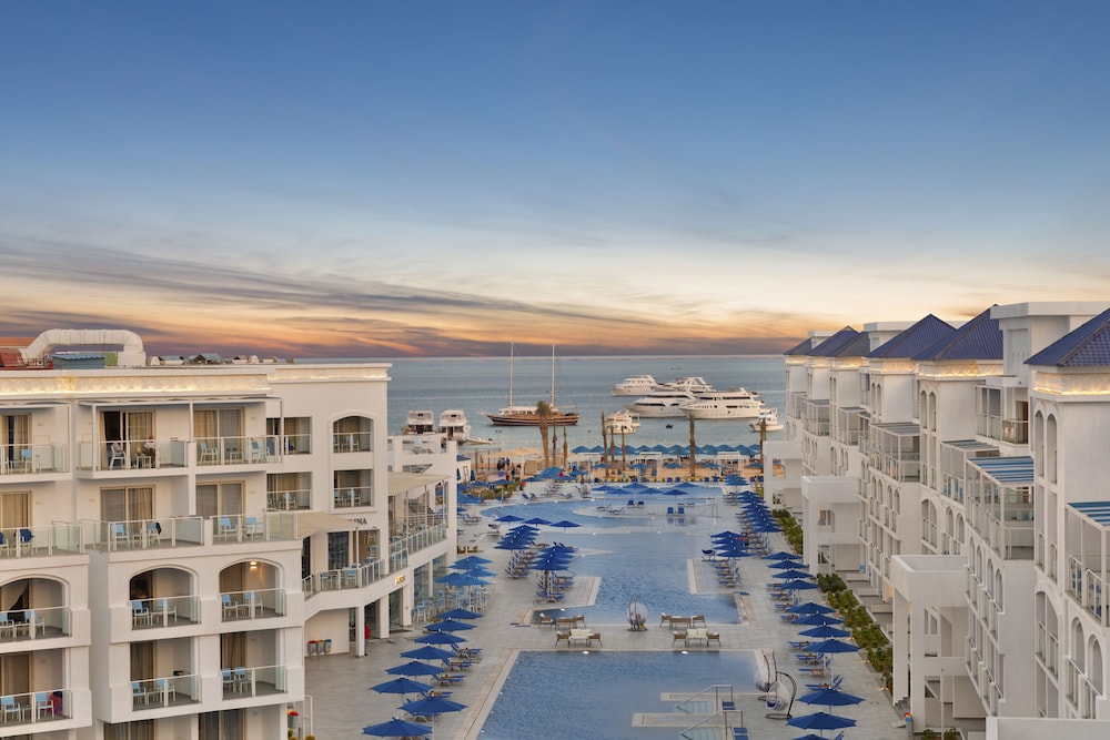 Pickalbatros Blu Spa Resort -Adults Friendly 16 Years Plus -Couples Only- Ultra All-Inclusive — Swimming pool in Hurghada, Red Sea