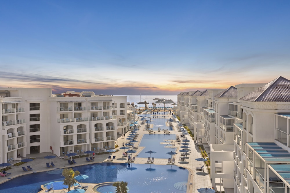 Pickalbatros Blu Spa Resort -Adults Friendly 16 Years Plus -Couples Only- Ultra All-Inclusive — Swimming pool in Hurghada, Red Sea