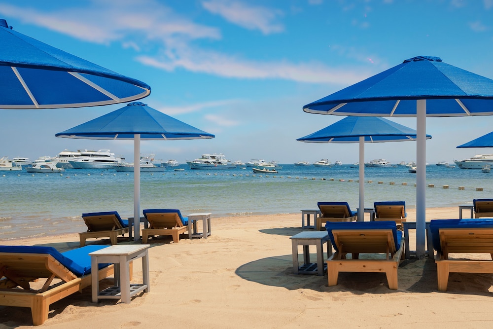 Pickalbatros Blu Spa Resort -Adults Friendly 16 Years Plus -Couples Only- Ultra All-Inclusive — Beach in Hurghada, Red Sea