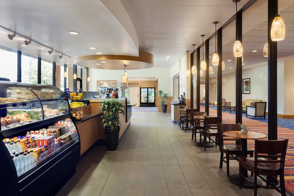 Marriott Orlando Airport Lakeside — Restaurant & bars in Orlando, Florida