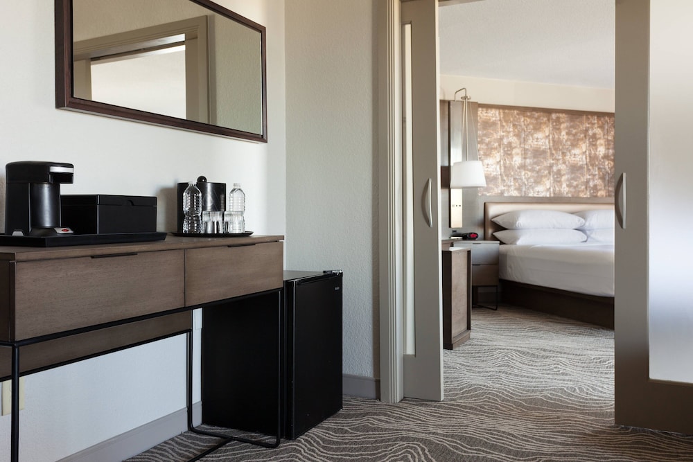 Marriott Orlando Airport Lakeside — Hotel rooms in Orlando, Florida