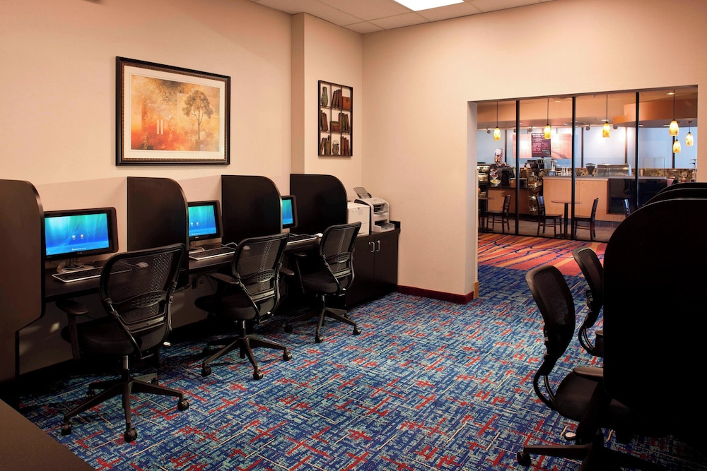 Marriott Orlando Airport Lakeside — Restaurant & bars in Orlando, Florida