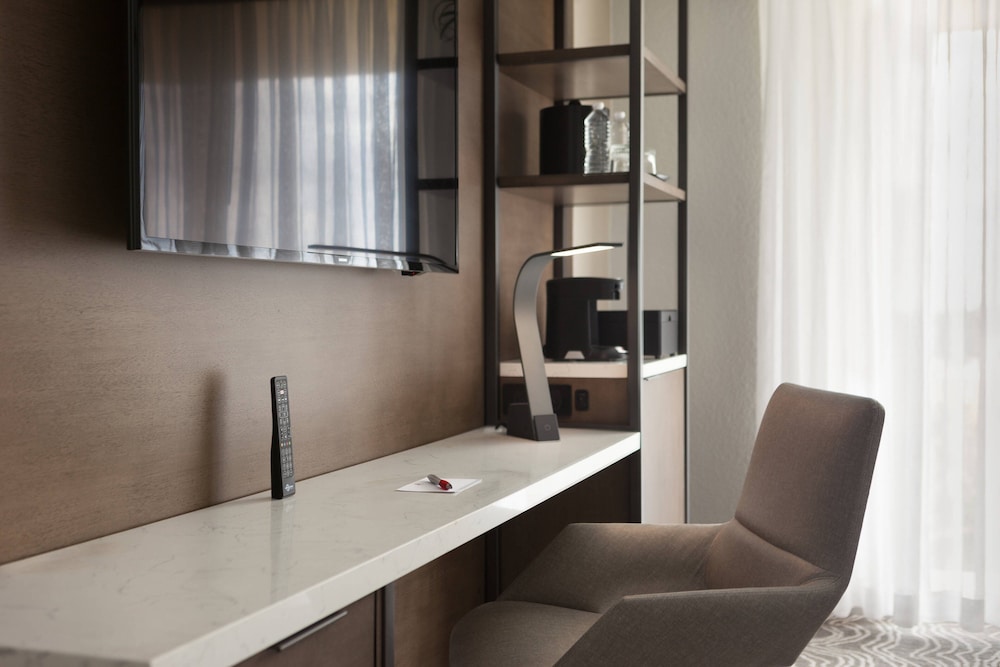 Marriott Orlando Airport Lakeside — Hotel rooms in Orlando, Florida