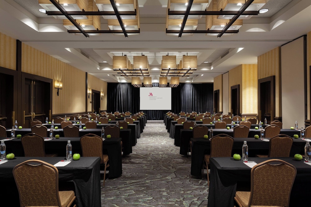 Marriott Orlando Airport Lakeside — Hotel building in Orlando, Florida