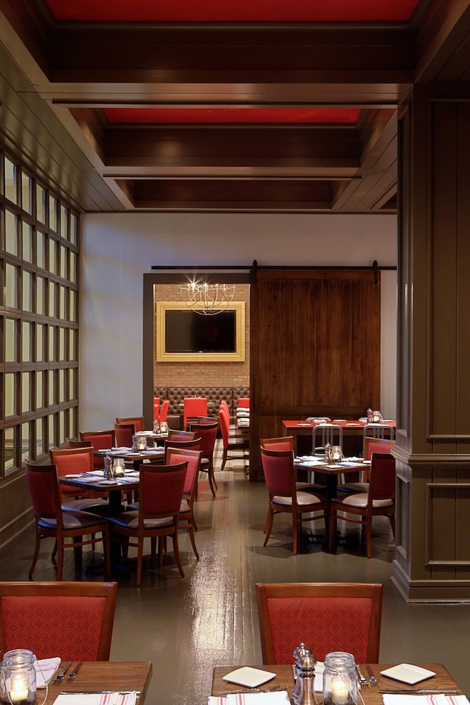 Marriott Orlando Airport Lakeside — Restaurant & bars in Orlando, Florida