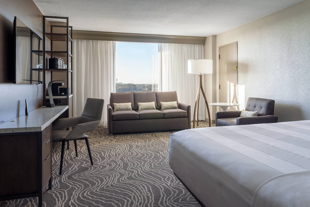 Marriott Orlando Airport Lakeside — Hotel rooms in Orlando, Florida