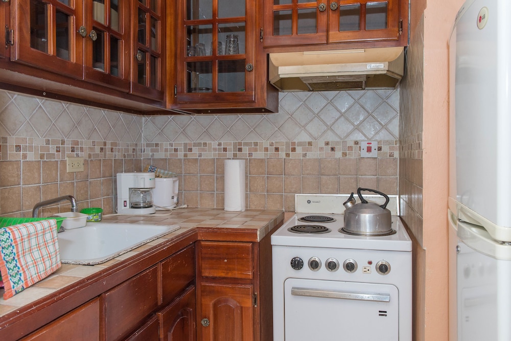 Sea Shell Beach Studio At Montego Bay Club Resort — Hotel rooms in Montego Bay