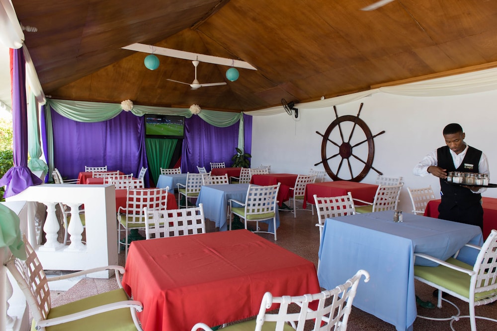 Sea Shell Beach Studio At Montego Bay Club Resort — Restaurant & bars in Montego Bay