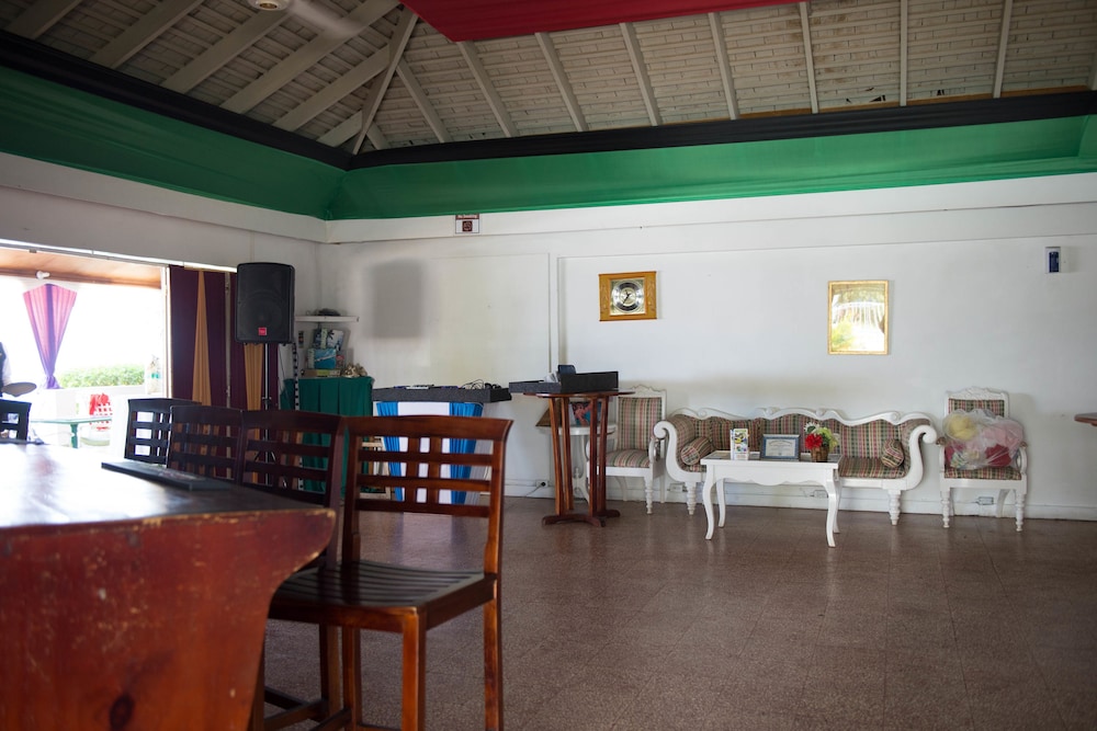 Sea Shell Beach Studio At Montego Bay Club Resort — Restaurant & bars in Montego Bay