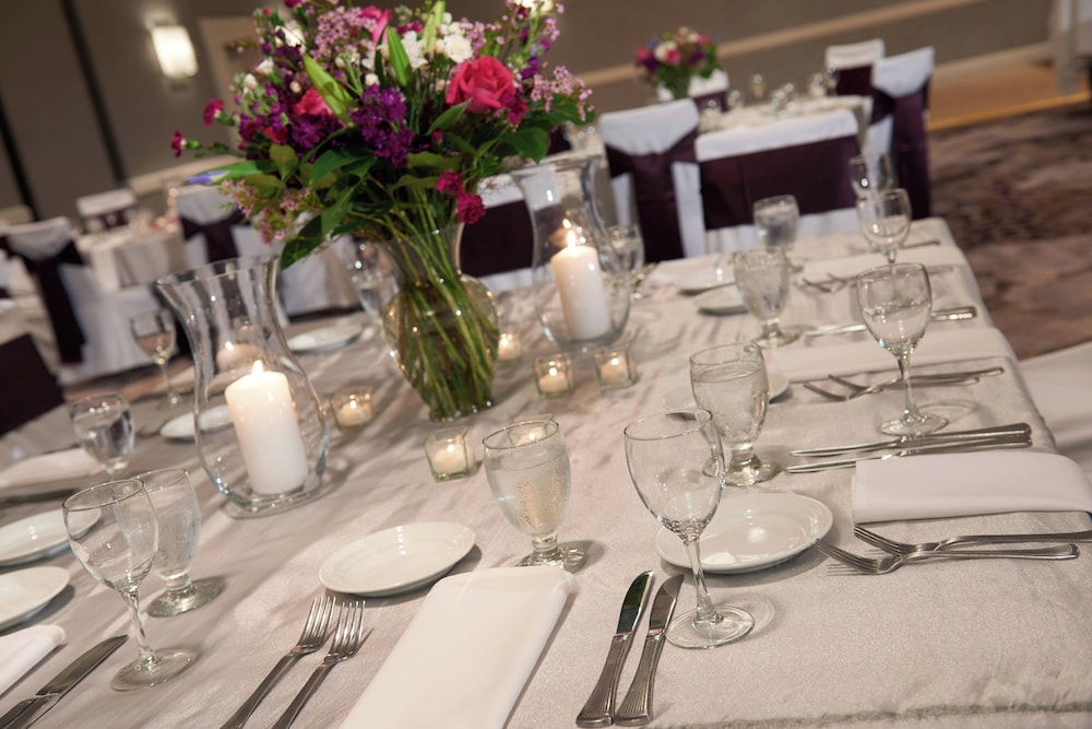 Detroit Marriott Livonia — Restaurant & bars in Livonia, Michigan