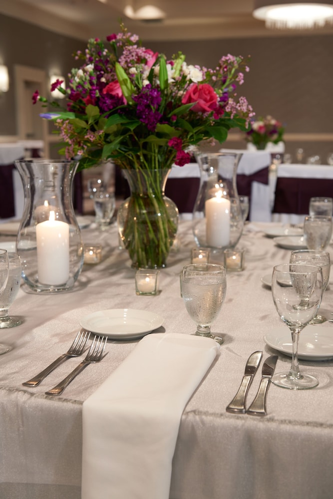 Detroit Marriott Livonia — Restaurant & bars in Livonia, Michigan