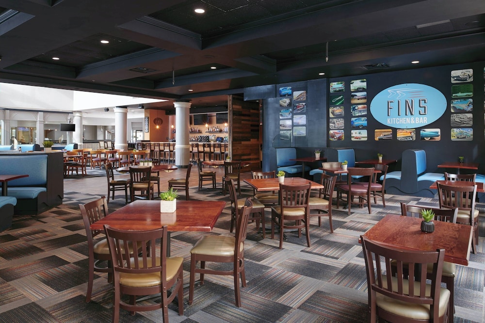 Detroit Marriott Livonia — Restaurant & bars in Livonia, Michigan