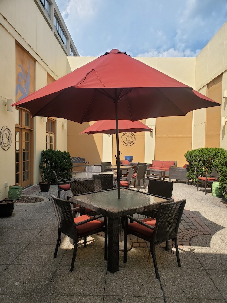 Detroit Marriott Livonia — Restaurant & bars in Livonia, Michigan