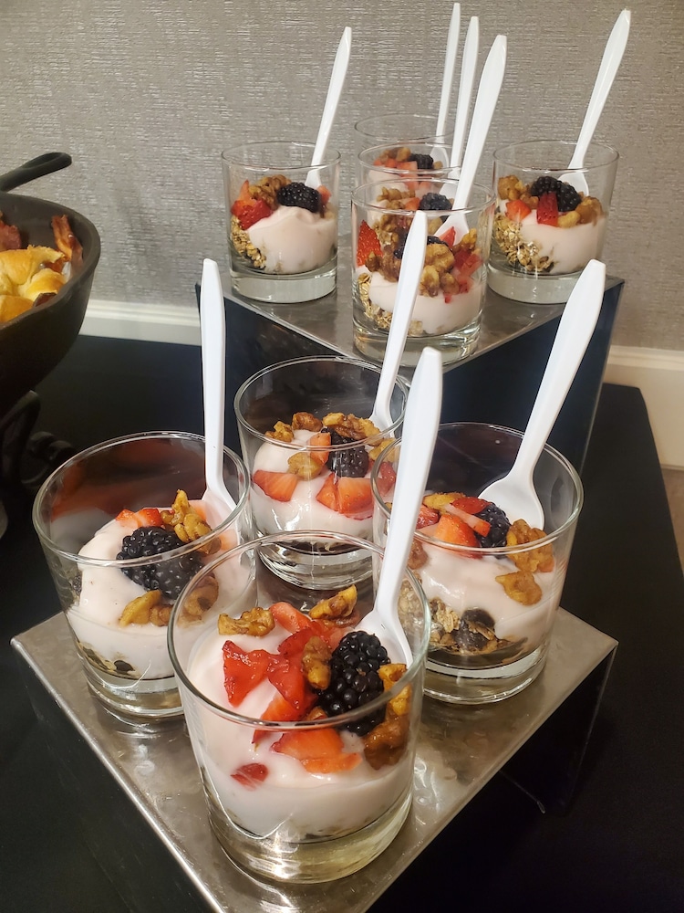 Detroit Marriott Livonia — Restaurant & bars in Livonia, Michigan